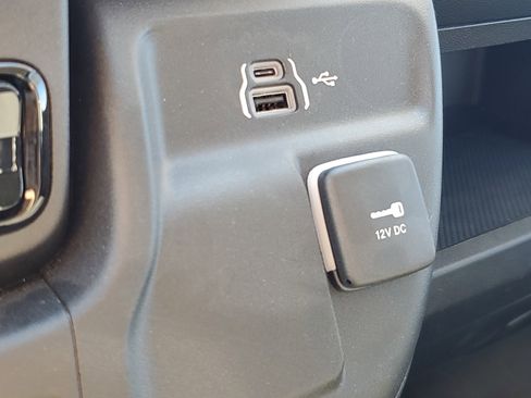 Used 2025 RAM ProMaster 2500 w/ Convenience Group image 18