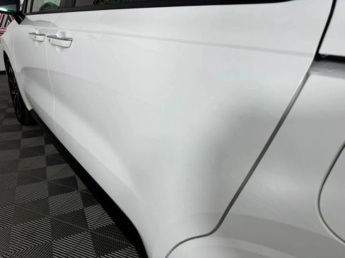 Used 2024 Kia Carnival EX FWD image 22