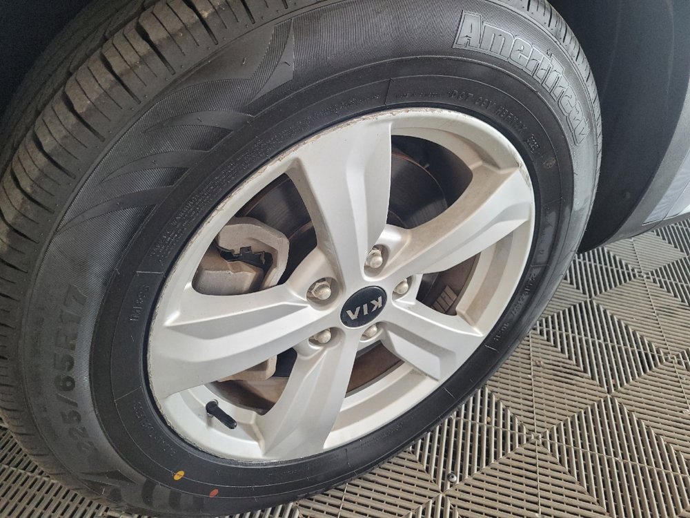 Used 2021 Kia Sorento LX FWD image 31