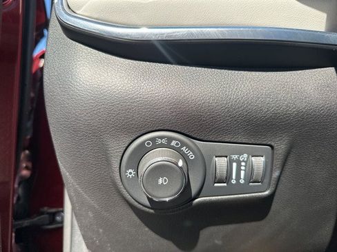 Used 2022 Jeep Compass Limited image 18