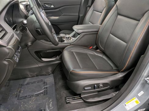 Used 2023 GMC Acadia AT4 w/ Technology Package image 9