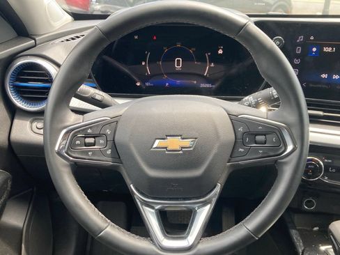 Used 2024 Chevrolet Trax LT w/ Driver Confidence Package FWD image 11