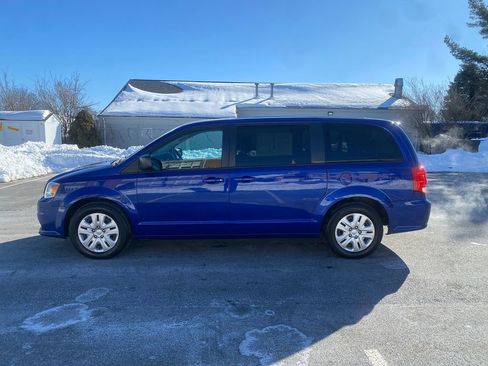 Used 2018 Dodge Grand Caravan SE w/ UConnect Hands-Free Group image 9