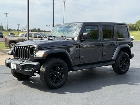 Used 2021 Jeep Wrangler Unlimited Sahara image 3