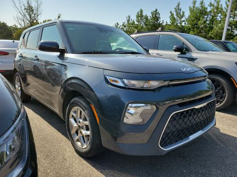Used 2022 Kia Soul S FWD image 3