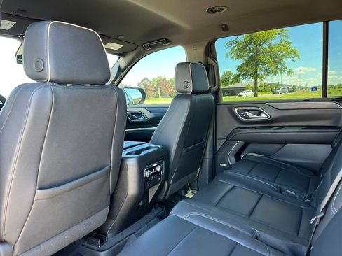 Used 2024 GMC Yukon XL SLT w/ SLT Luxury Package AWD/4WD image 44