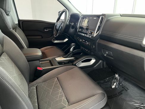 Used 2025 Nissan Frontier SV w/ SV Convenience Package AWD/4WD image 25