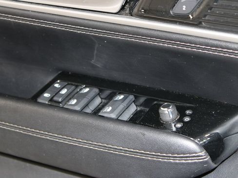 Used 2024 Jeep Wagoneer Series III AWD/4WD image 27