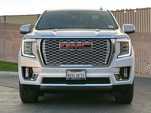 Used 2021 GMC Yukon XL SLT w/ SLT Luxury Package image 9