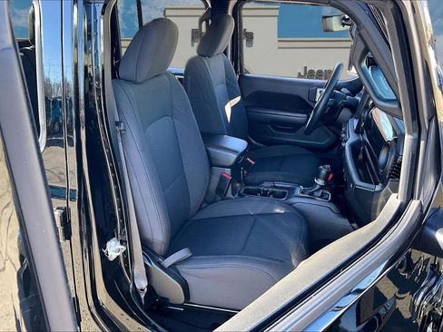 Certified 2022 Jeep Gladiator Sport image 7