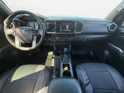 Used 2019 Toyota Tacoma TRD Sport w/ Technology Package AWD/4WD image 12