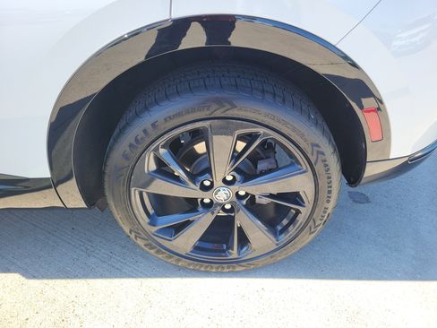 Used 2023 Buick Envision Essence w/ Sport Touring Package image 27