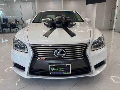 Used 2015 Lexus LS 460 w/ Comfort Package RWD image 2