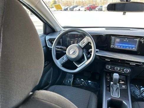 Used 2025 Nissan Kicks S image 19