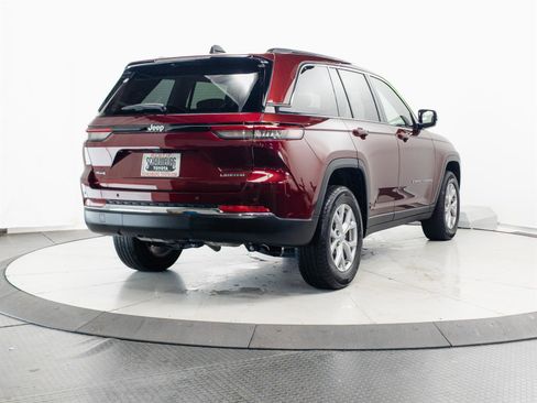 Used 2022 Jeep Grand Cherokee Limited AWD/4WD image 11