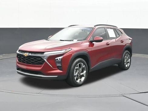 Used 2024 Chevrolet Trax LT w/ LT Convenience Package FWD image 3