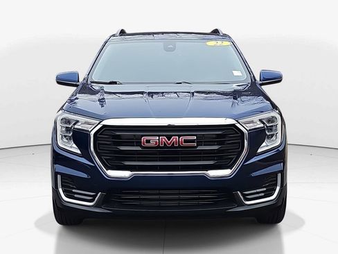 Used 2022 GMC Terrain SLE w/ Driver Convenience Package image 2