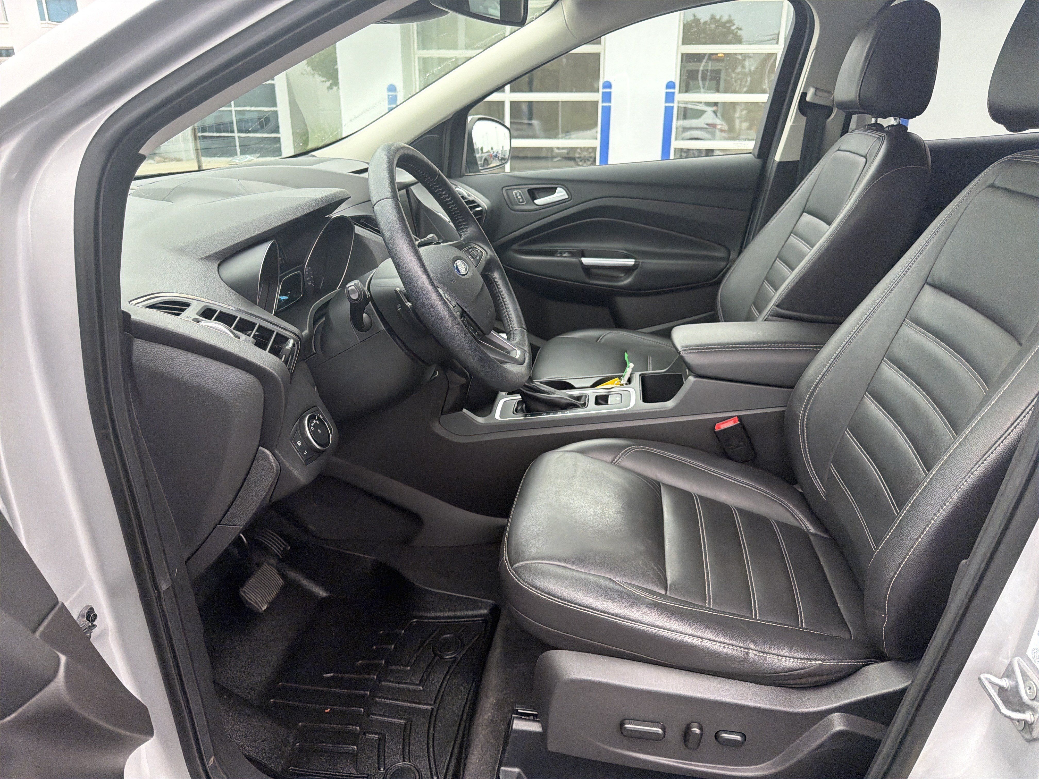 Used 2017 Ford Escape Titanium w/ Canadian Touring Package AWD/4WD image 19