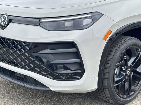 New 2026 Volkswagen Tiguan SE R-Line AWD/4WD image 6