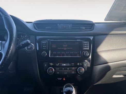 Used 2020 Nissan Rogue SV image 10