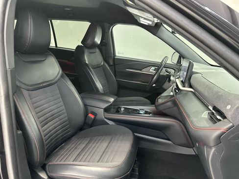 Used 2025 Ford Explorer ST-Line w/ Premium Package RWD image 14