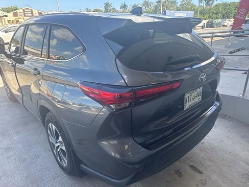 Used 2023 Toyota Highlander XLE image 3