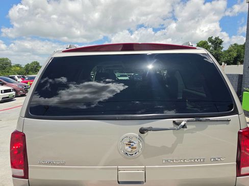 Used 2004 Cadillac Escalade ESV Platinum AWD/4WD image 29