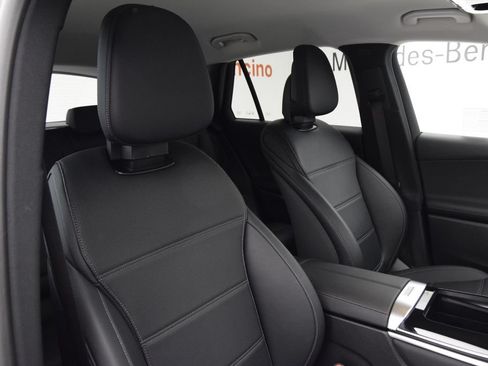 Used 2025 Mercedes-Benz GLC 350e 4MATIC image 16