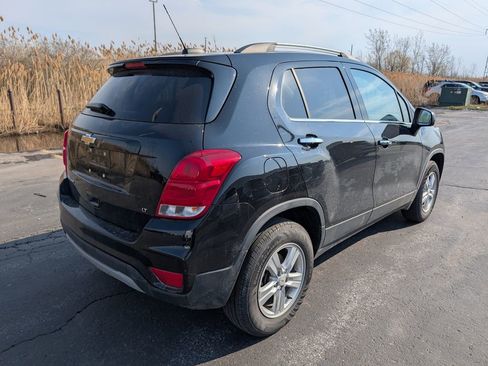 Used 2020 Chevrolet Trax LT w/ LT Convenience Package image 8