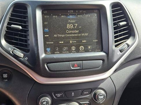 Used 2017 Jeep Cherokee Limited FWD image 17