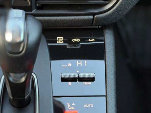 Used 2023 Porsche Macan Turbo image 20