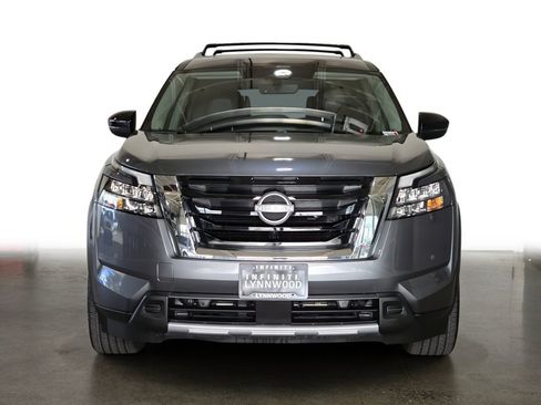 Used 2025 Nissan Pathfinder Platinum AWD/4WD image 2