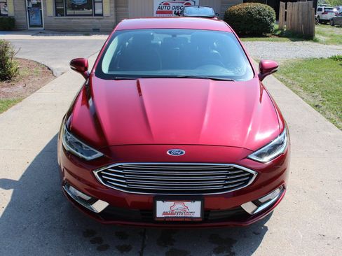 Used 2017 Ford Fusion SE w/ Fusion SE Technology Package AWD/4WD image 4