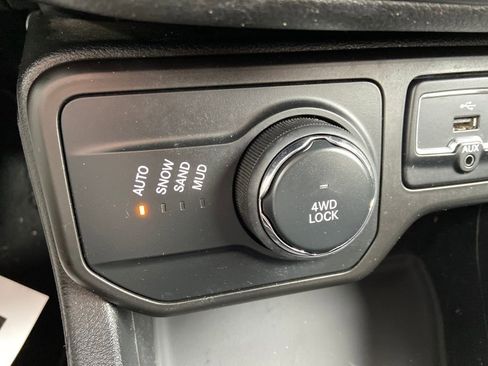 Used 2019 Jeep Renegade Latitude image 29