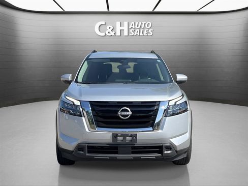 Used 2024 Nissan Pathfinder SV FWD image 2