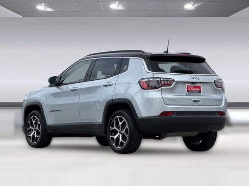 Used 2025 Jeep Compass Limited AWD/4WD image 7