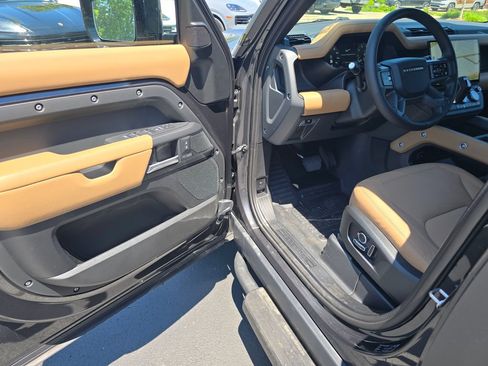 New 2026 Land Rover Defender 130 X-Dynamic SE AWD/4WD image 19