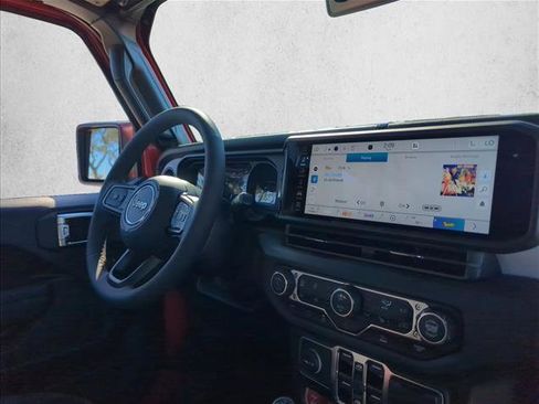 Used 2025 Jeep Wrangler Willys image 29
