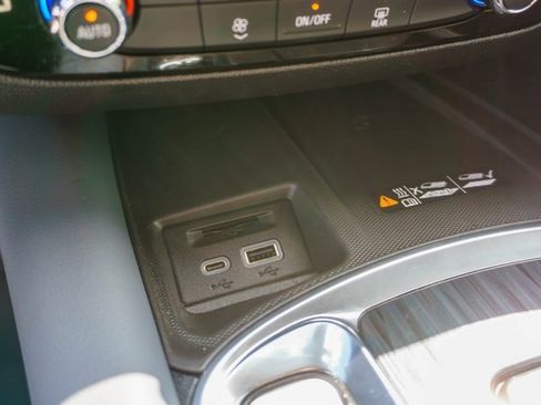 Used 2023 Buick Enclave Essence image 34