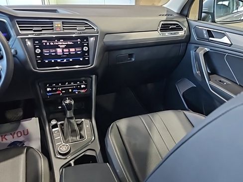 Used 2022 Volkswagen Tiguan SE image 23