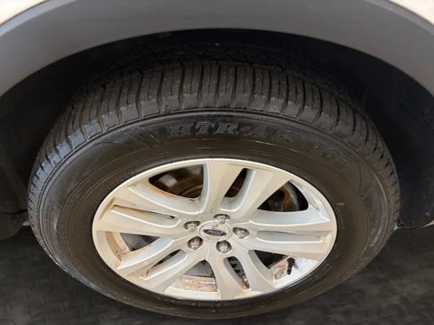 Used 2018 Ford Explorer XLT w/ Equipment Group 202A AWD/4WD image 41