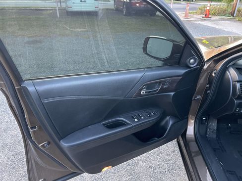 Used 2017 Honda Accord EX-L image 11