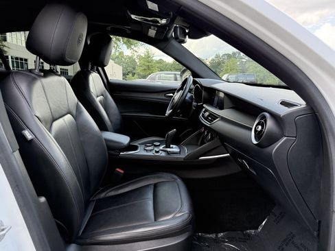 Used 2022 Alfa Romeo Stelvio Ti image 33