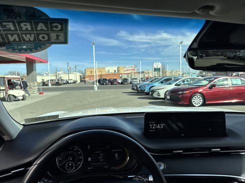 Used 2025 Genesis GV70 2.5T image 3