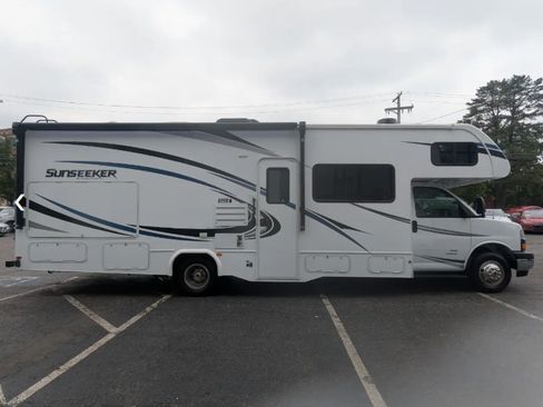 Used 2019 Chevrolet Express 4500 w/ RV Package RWD image 5