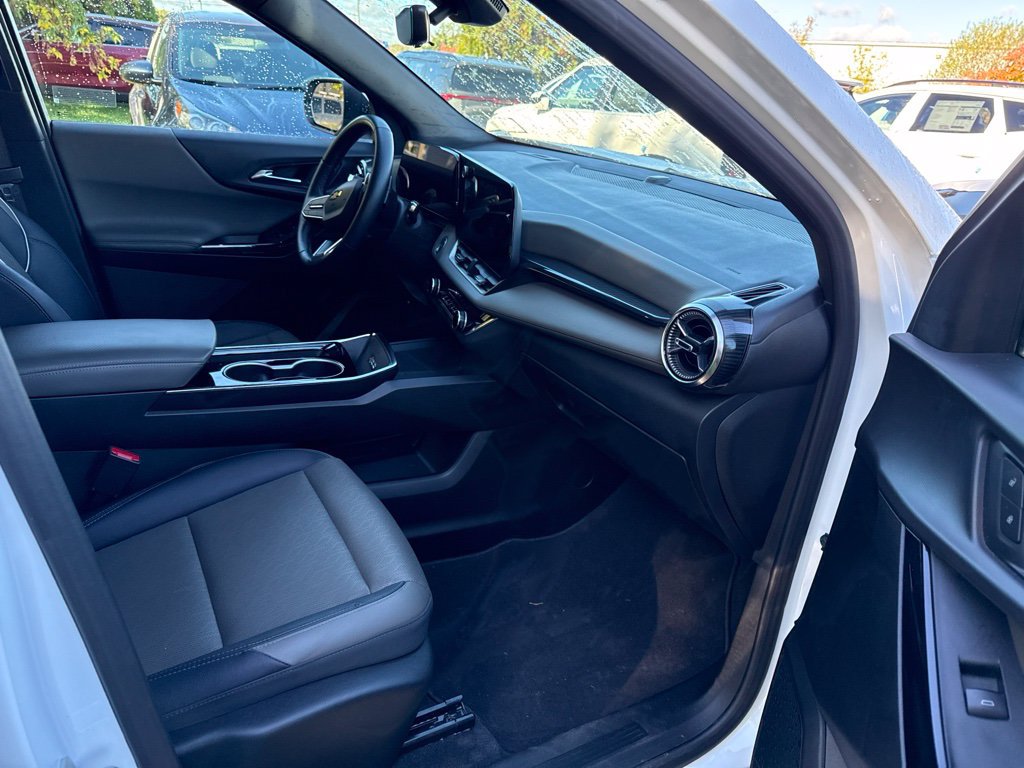 Used 2025 Chevrolet Equinox LT w/ Convenience Package II AWD/4WD image 12