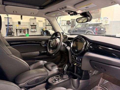 Certified 2024 MINI Cooper SE image 23