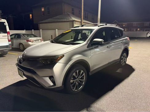 Used 2018 Toyota RAV4 Limited image 3