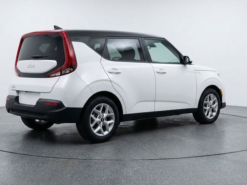 Used 2025 Kia Soul LX w/ LX Technology Package FWD image 9