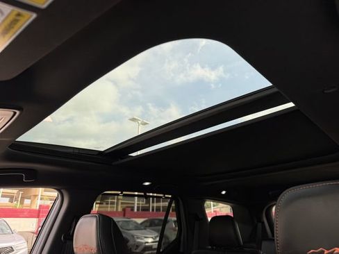 Used 2025 Honda Pilot TrailSport image 27